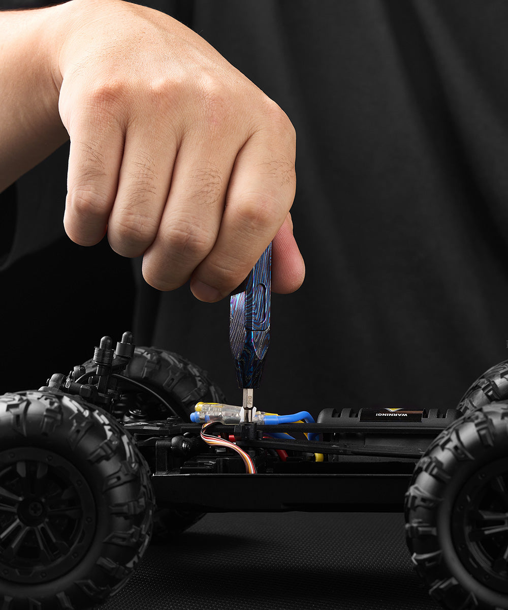 Compact D1 screwdriver designed for pocket and keychain carry